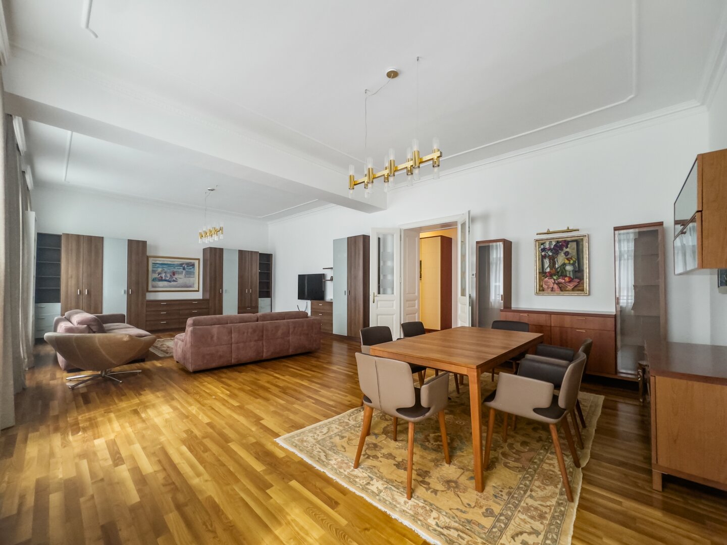 Luxuriöses Wohnen im Herzen Wiens: Ihre Stilaltbauwohnung am Rathaus / Luxurious living in the heart of vienna: next to city center, 1080 Wien, Wohnung