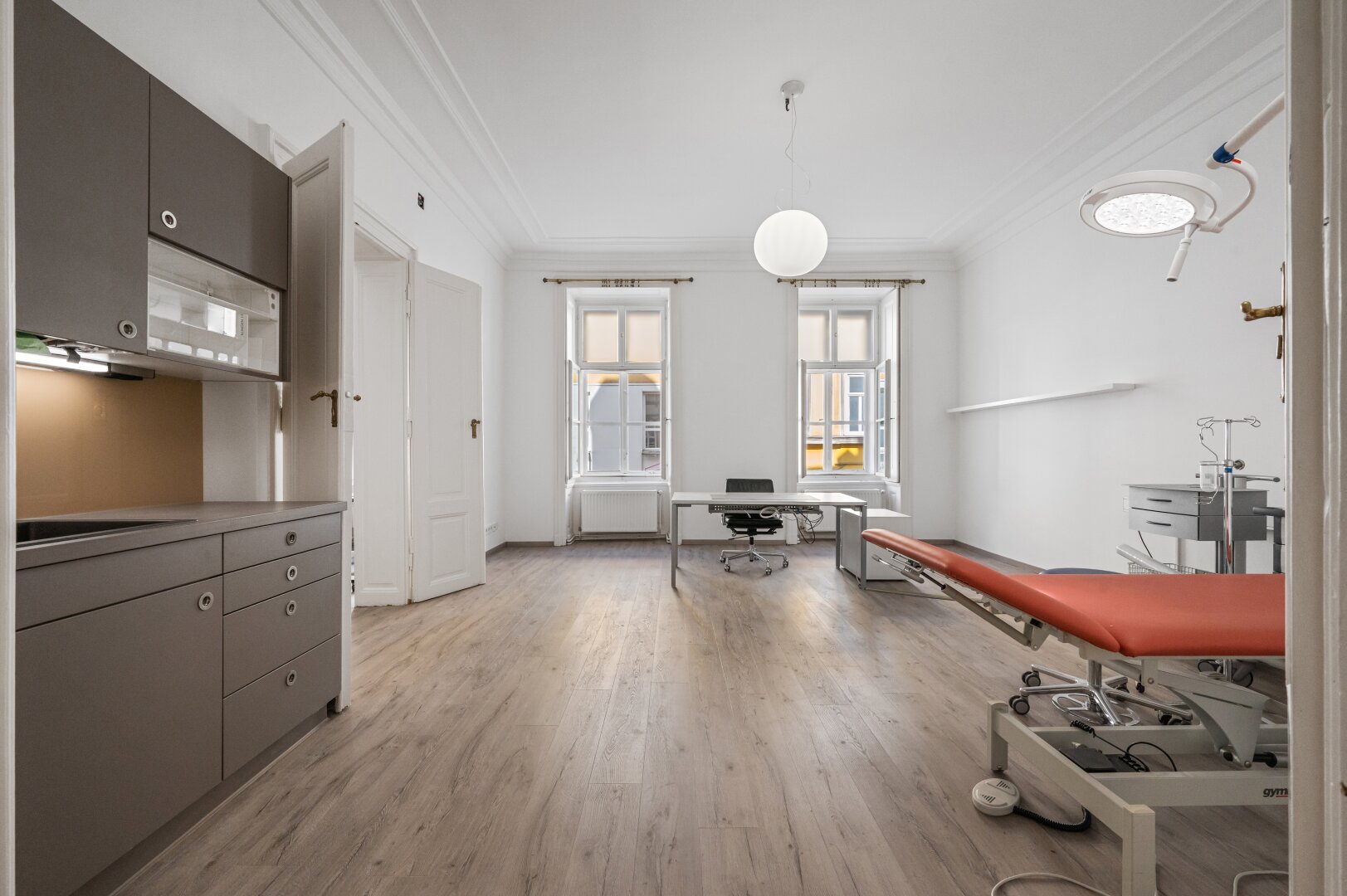 ORDINATION. READY TO MOVE IN. – Voll ausgestattete Ordination Nähe Paulanergasse und Karlsplatz., 1040 Wien, Praxis