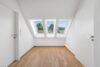 Panorama, Privatsphäre und moderne Architektur – Maisonette in begehrter Aussichtslage - Bild