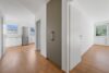WO WIEN INS GRÜNE ÜBERGEHT. Drei Zimmer, 17 m² Südostbalkon und moderner Wohnkomfort. - Bild