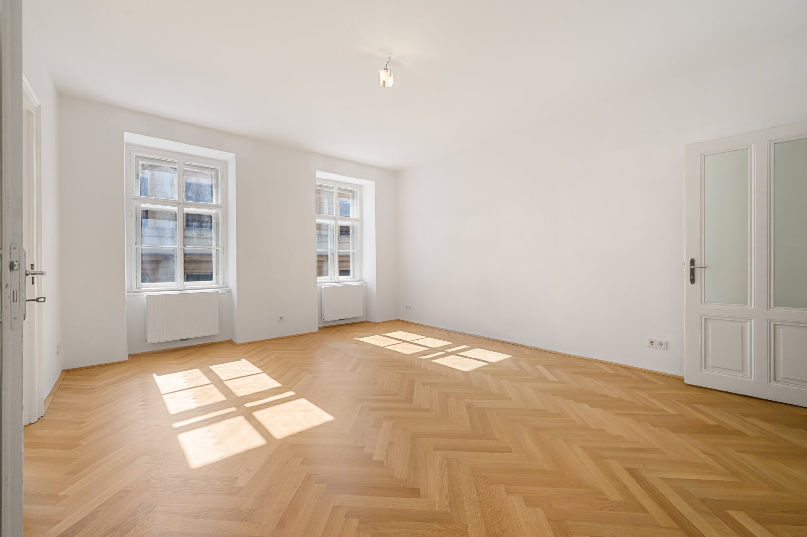 ALTBAUWOHNUNG NAHE INNENSTADT. – 93,76 m² Wiener Wohnkultur mit vier Zimmern, Fischgrätparkett und zwei Badezimmern zwischen City und Prater., 1020 Wien, Wohnung