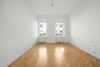 ALTBAU MIT CHARAKTER. RAUM FÜR MEHR. - außergewöhnliches Rondo, Fischgrätparkett und drei Schlafzimmer - Bild